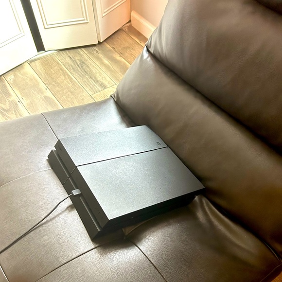 PS4 Gaming System - Picture 2 of 6